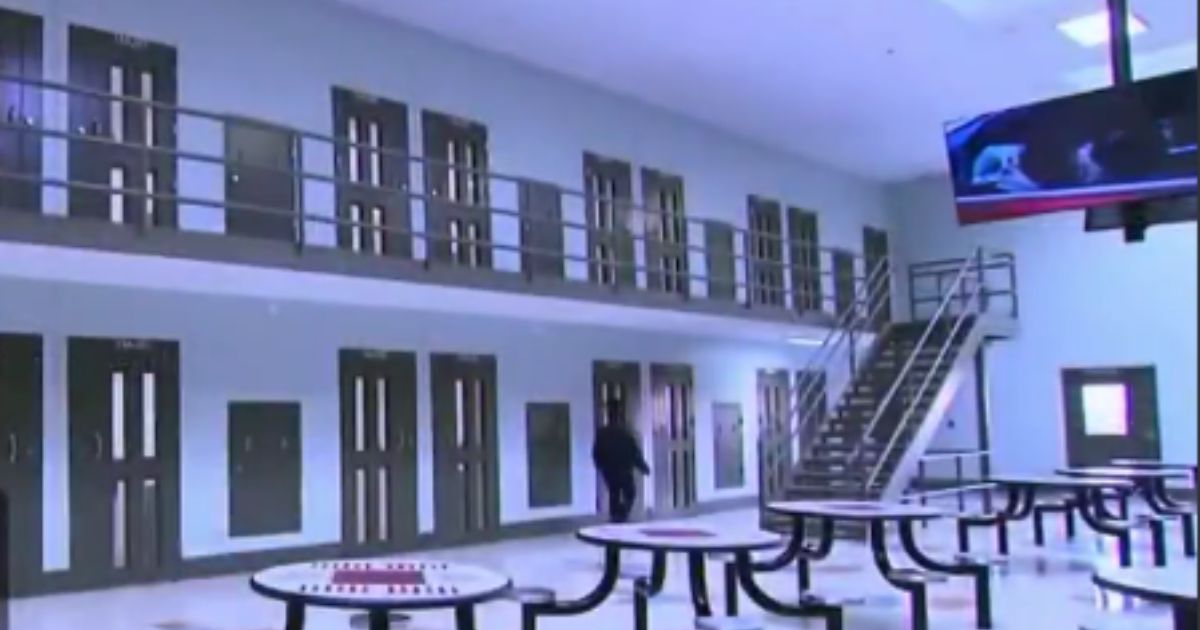 Watch: ICE Deportation Facility Gives Fox News a Rare Behind-the-Scenes Look in Order to ‘Dispel Misinformation’